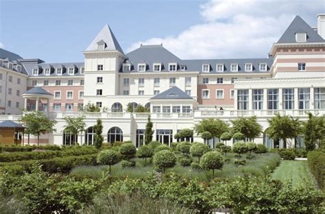dream castle hotel disneyland paris.